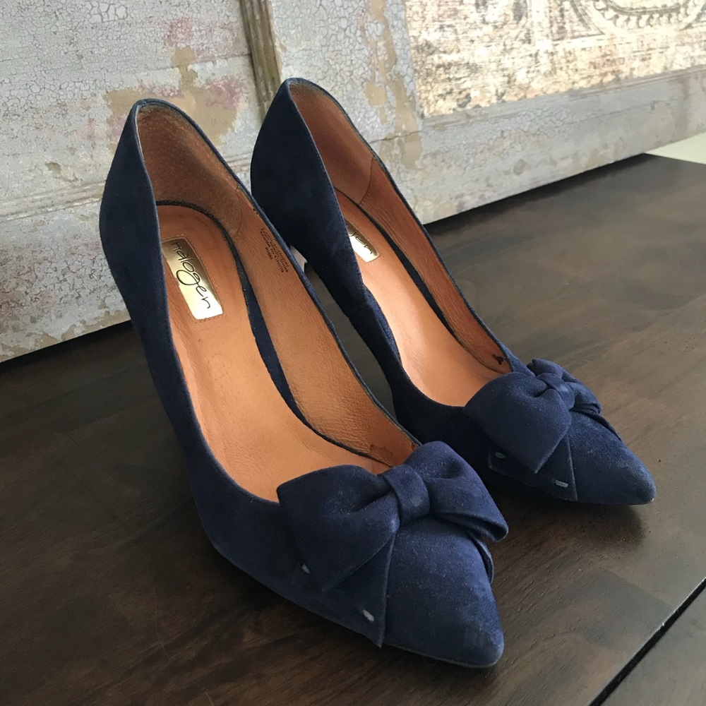 Halogen blue suede pumps